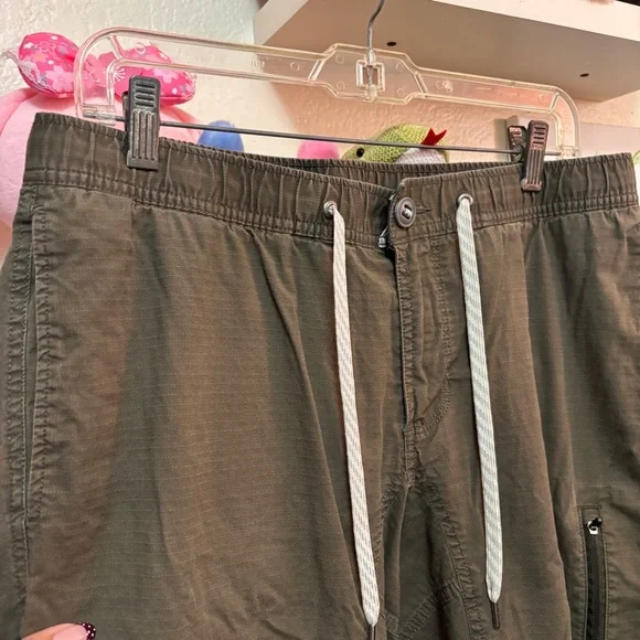 Vuori Men's Ripstop Climber Pants in dark oregano green Sz Large - Picture 3 of 8